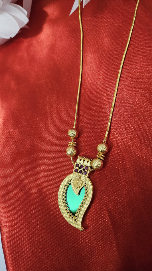 Elegant Gold-Toned Palakka Pendant Necklace with Paisley Design