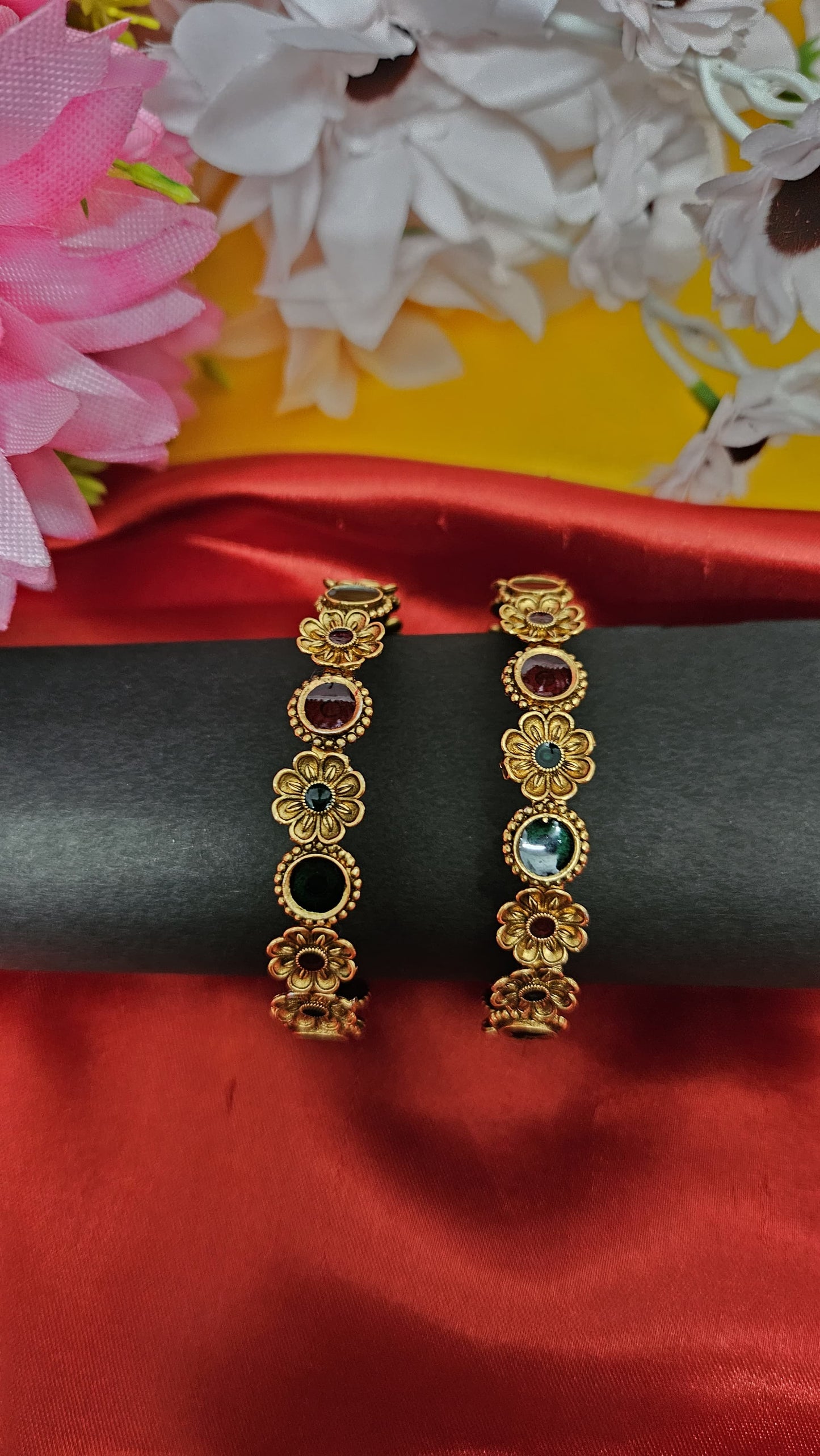 Antique Gold Floral Gemstone Bangles ā Traditional Temple Jewelry Style