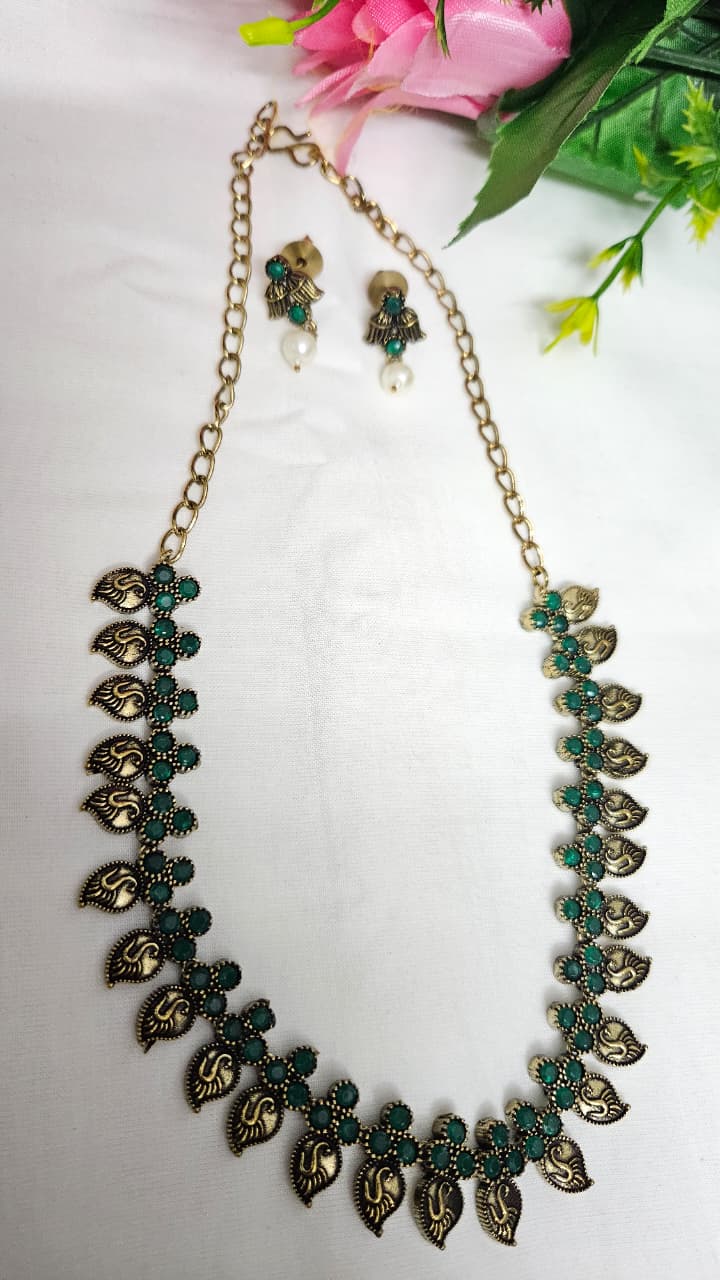 Antique Gold-Plated Necklace Set with Earrings – Green & Pink Stone Options