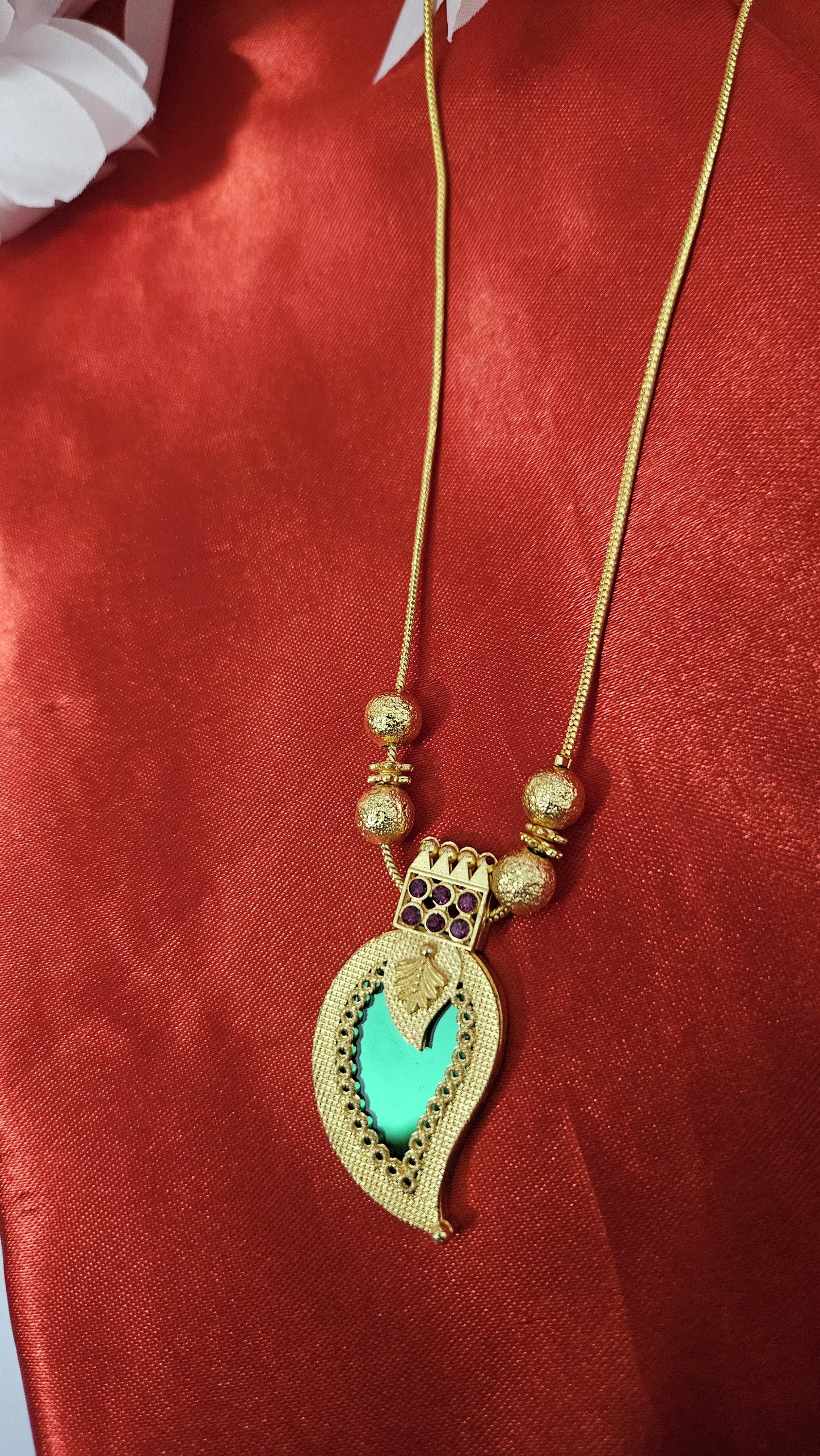 Elegant Gold-Toned Palakka Pendant Necklace with Paisley Design