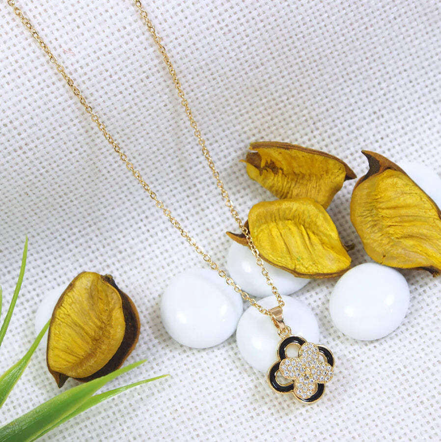 Stainless Steel Gold Plated Clover Shaped Floral Spinning Necklace